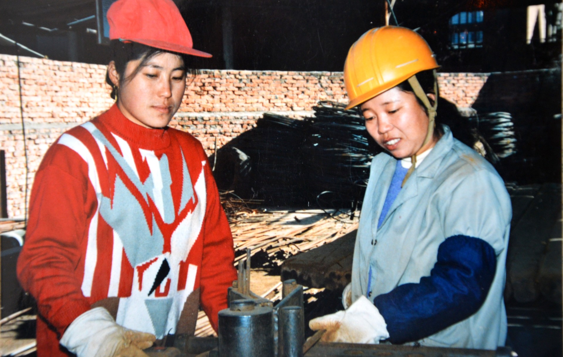 致敬勞動(dòng)者 | 學(xué)習(xí)公司歷史上的勞模精神：一根鋼筋、一程山路、一路初心