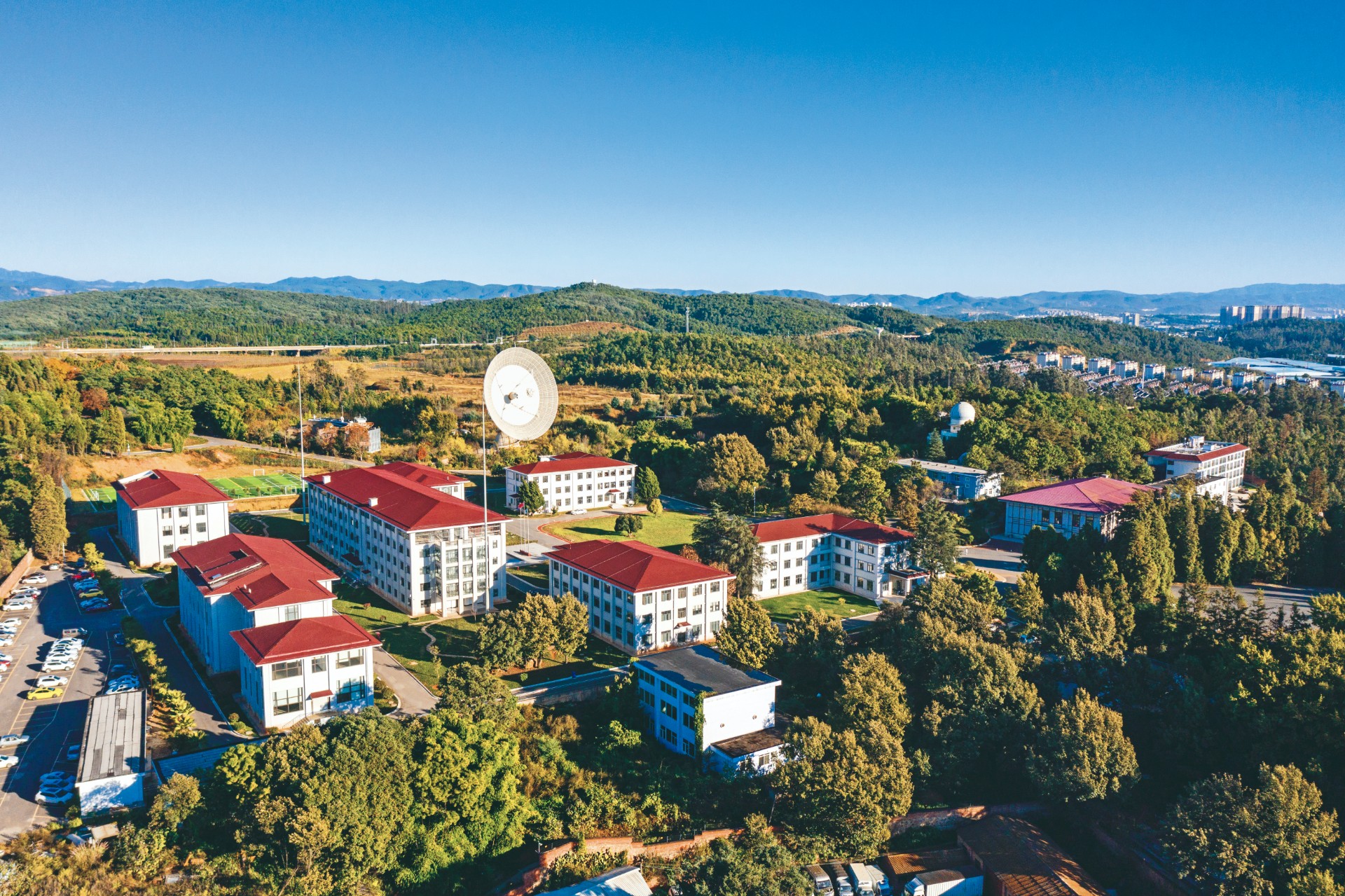 75載?答卷丨房建板塊：從第一塊基石到萬(wàn)千廣廈立山河
