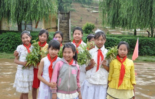 全團(tuán)帶隊(duì)助成長 傳遞愛心與希望