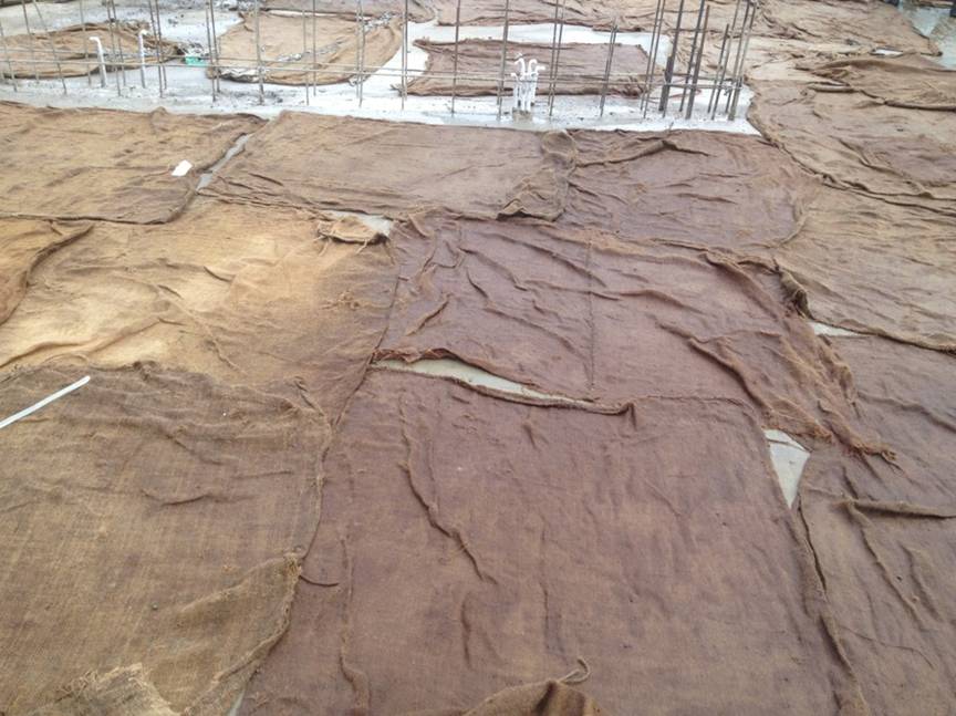 錦悅四季二期項(xiàng)目部混凝土養(yǎng)護(hù)有“良方”