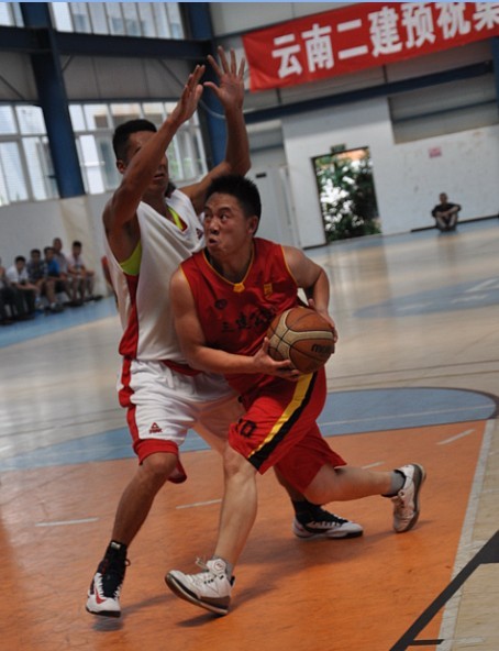 公司男子籃球隊首戰(zhàn)惜敗五公司