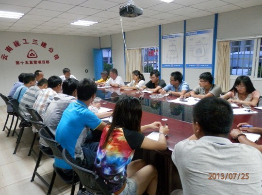 第十五直管部玉溪保障房項(xiàng)目召開黨的群眾路線實(shí)踐教育活動(dòng)啟動(dòng)大會(huì)