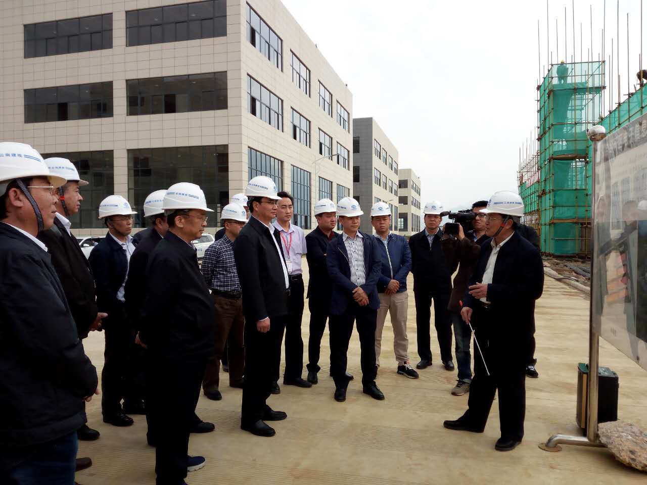 云南省副省長董華到公司蒙自經開區電子信息產業園建設項目調研