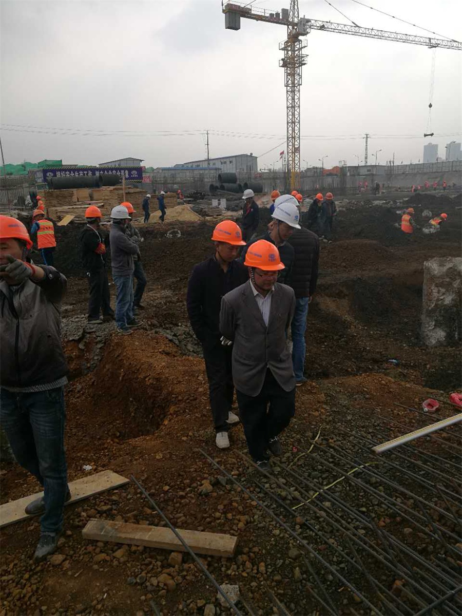 二十直管部城市棚改嵩明城西項目組織施工班組內部參觀學習