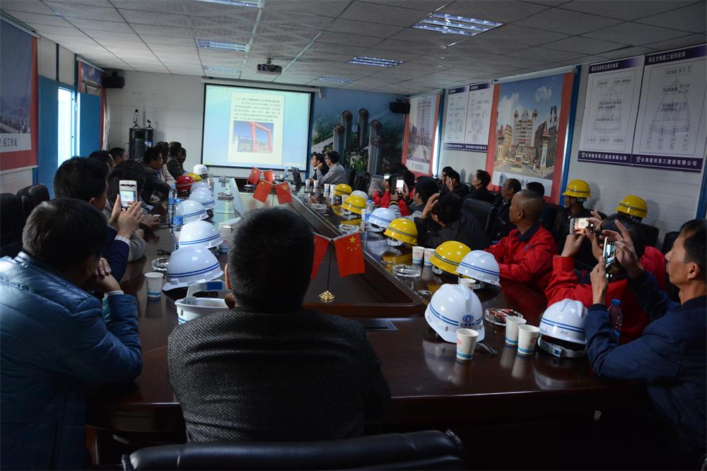 建投十四公司組織管理人員到公司五華棚改項目參觀