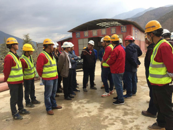 交通廳安全總監和坤帶隊到公司鴻文隧道檢查指導工作