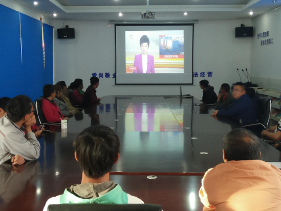 香麗高速公路土建施工13-3工區觀看云南建投集團 “奔向世界500強”報道