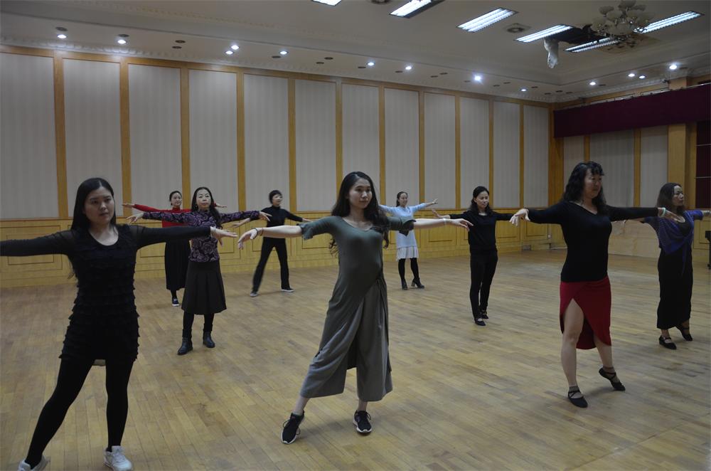 舞出精彩 ——公司成立職工舞蹈隊