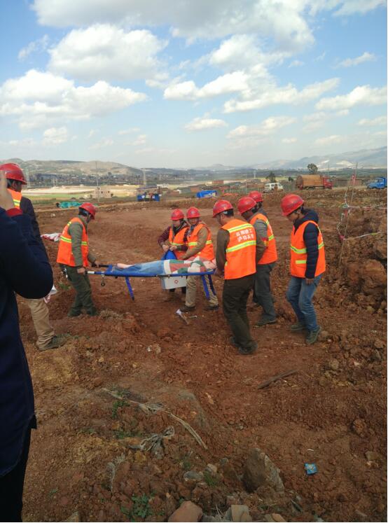 瀘彌高速四分部開展高處墜落傷害應急救援演練