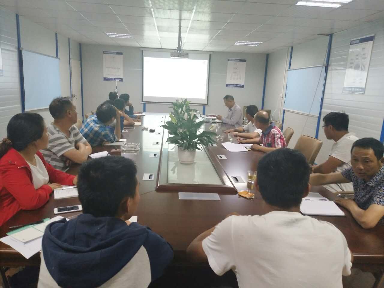 第九直管部滇西科技師范學院項目部組織學習《三建志》