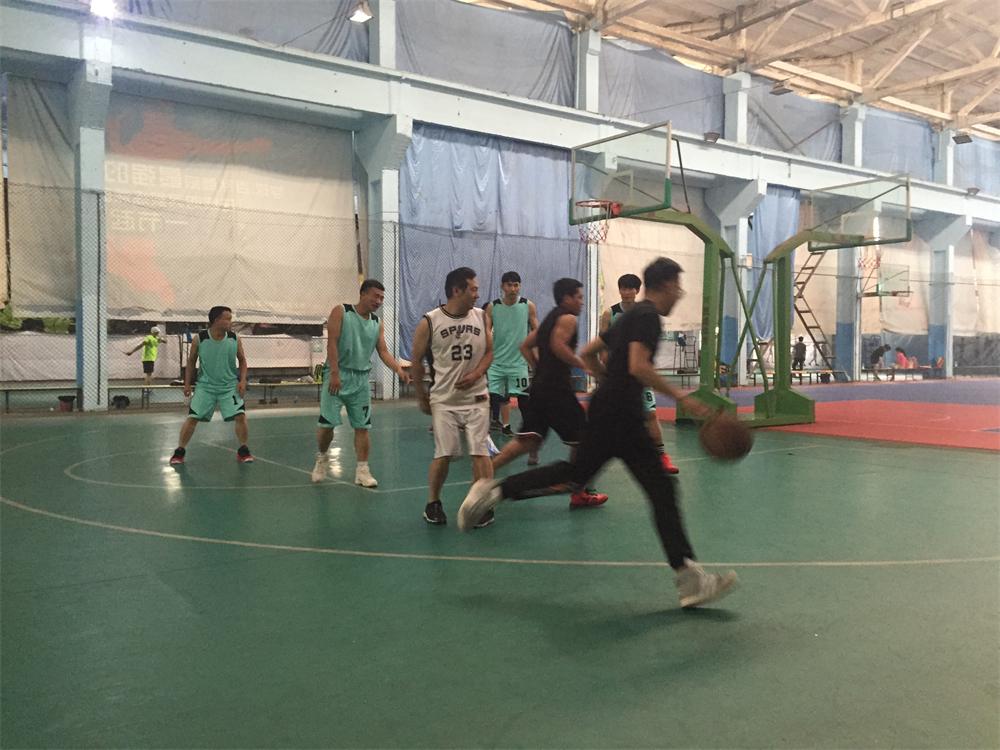 第四項目部與云南耀豐房地產開發公司進行籃球友誼賽