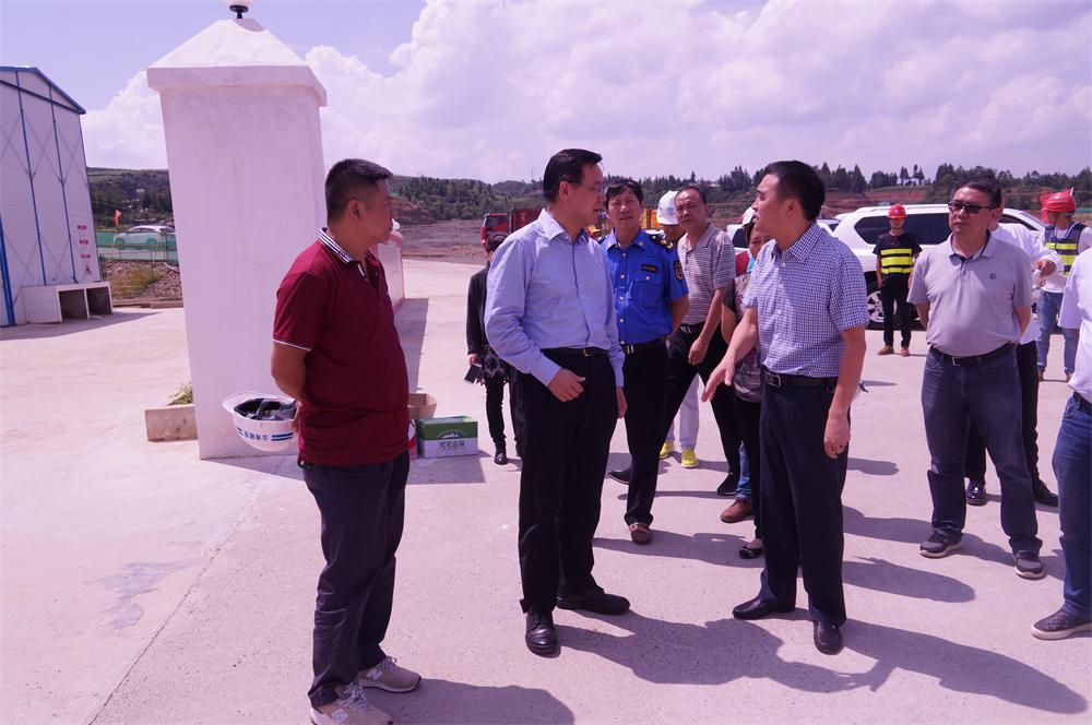 陳文雙到公司鎮雄縣中等職業技術學校項目調研