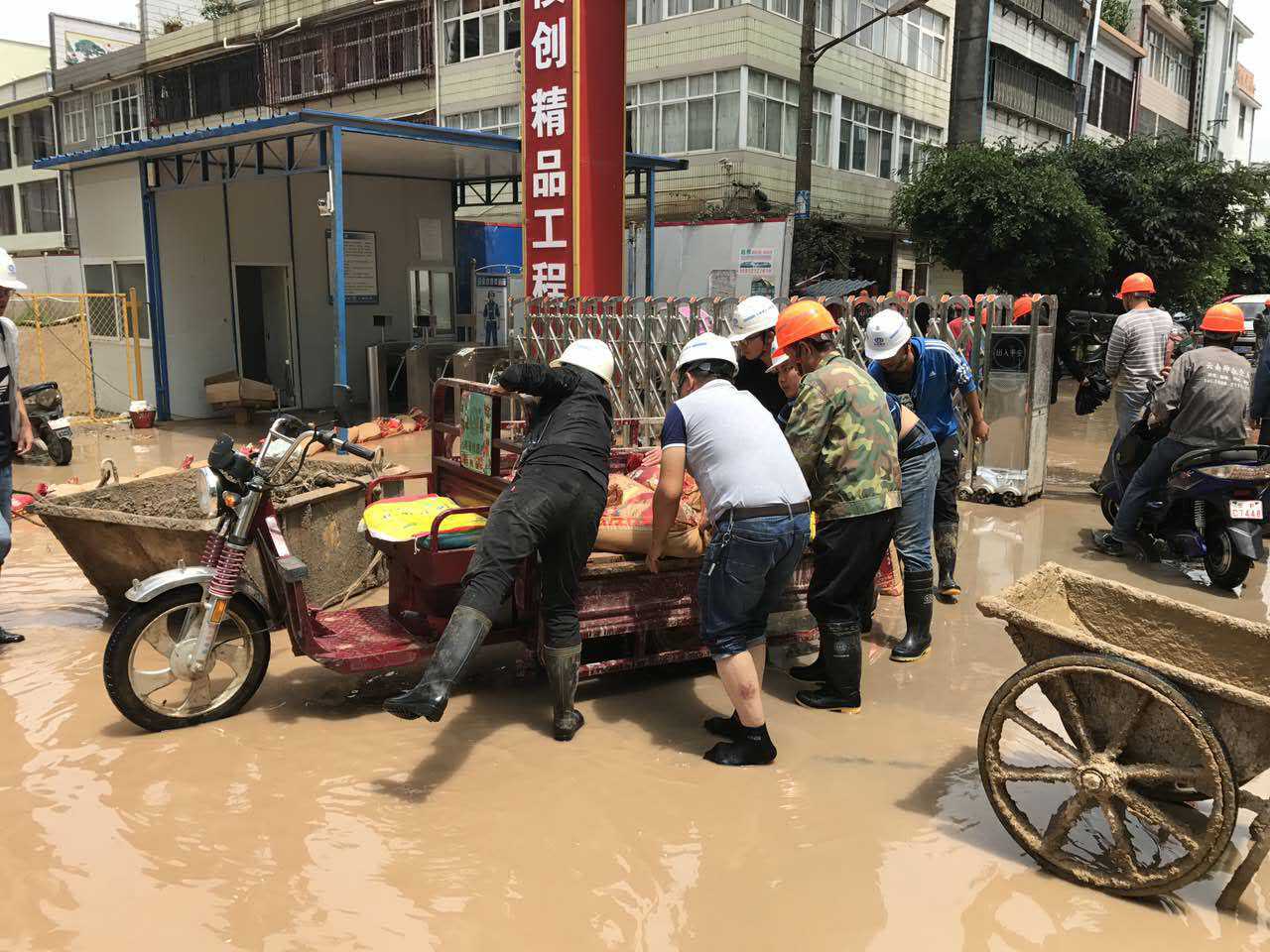 第十五直管部勇對洪水保生產