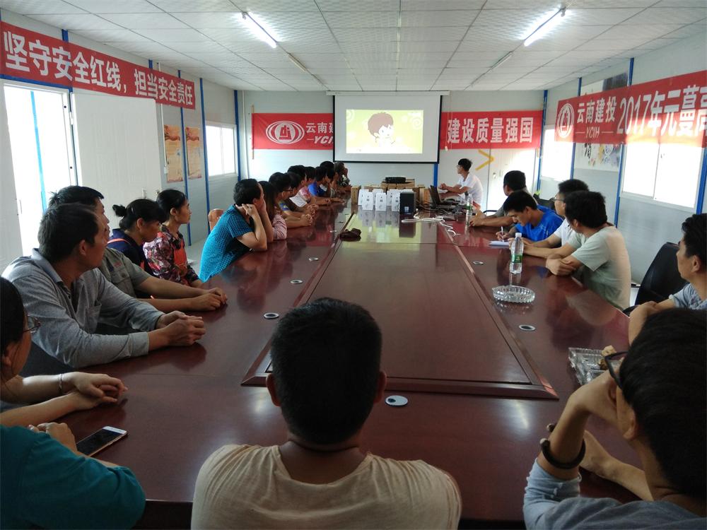 元蔓高速項目扎實開展“送清涼”活動