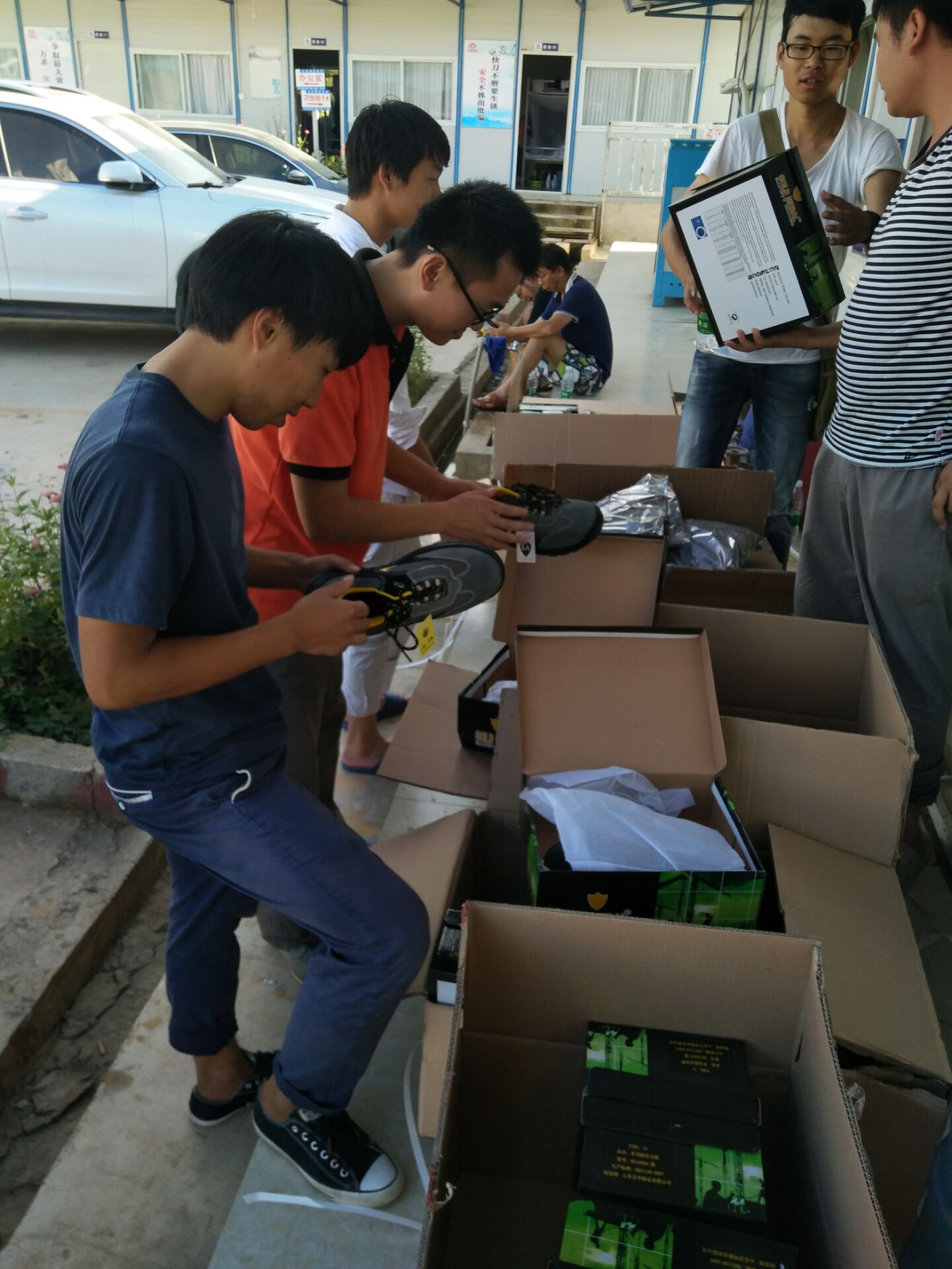 路橋市政直管部為一線職工發放勞保用品