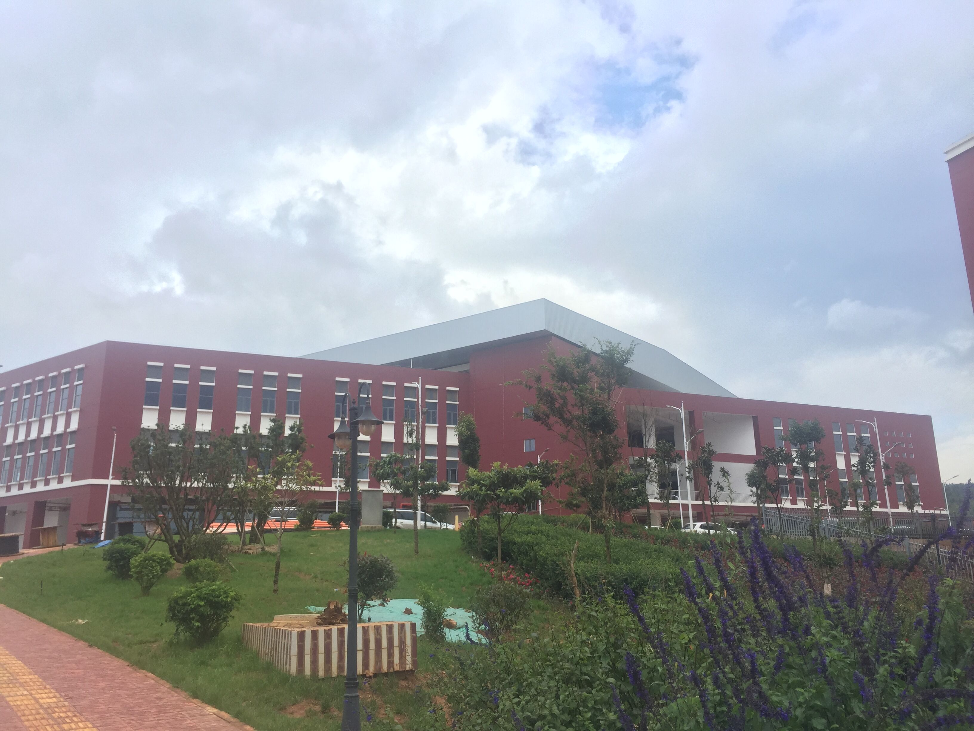 昆明理工大學津橋學院二期二標段項目順利通過竣工驗收