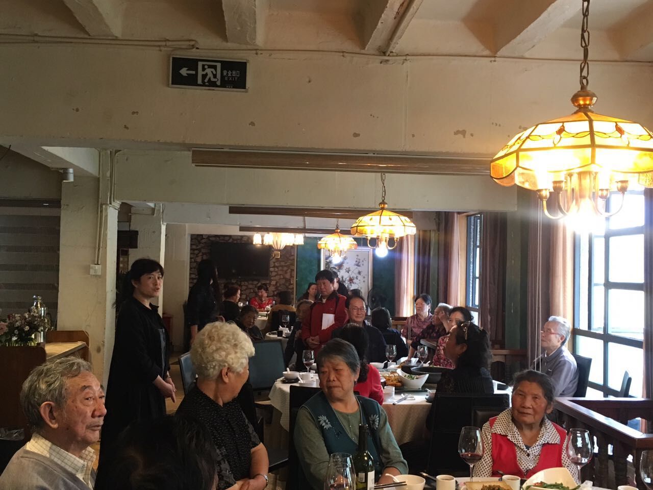 公司離退休管理部組織教師節活動