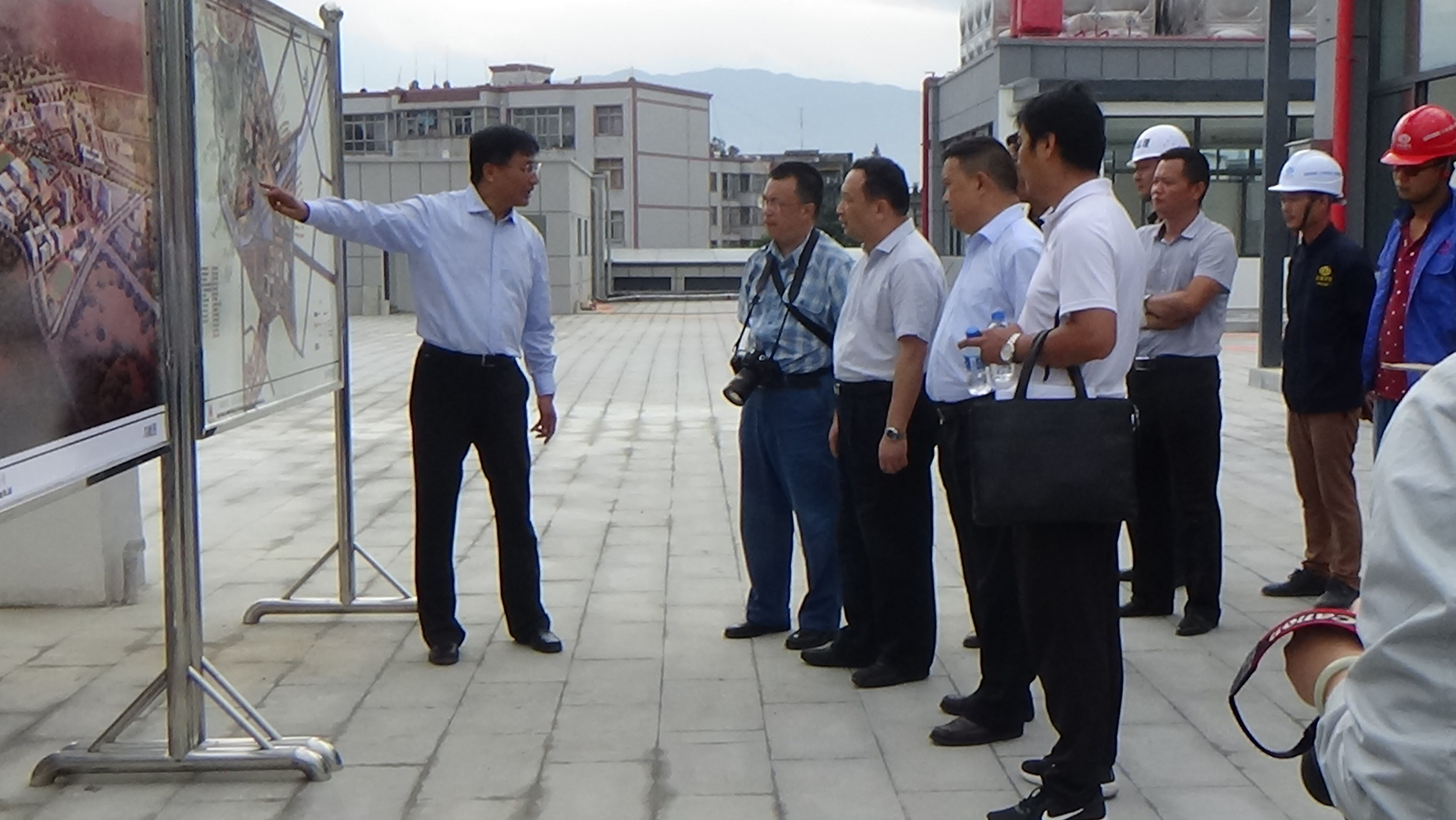 云南省教育廳副廳長鄭毅到滇西科技師范學院項目部進行調研