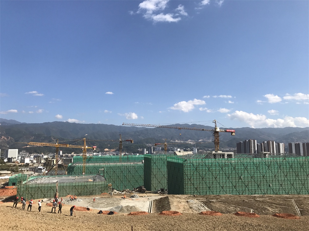 公司臨滄市委黨校項目順利完成主體結構封頂