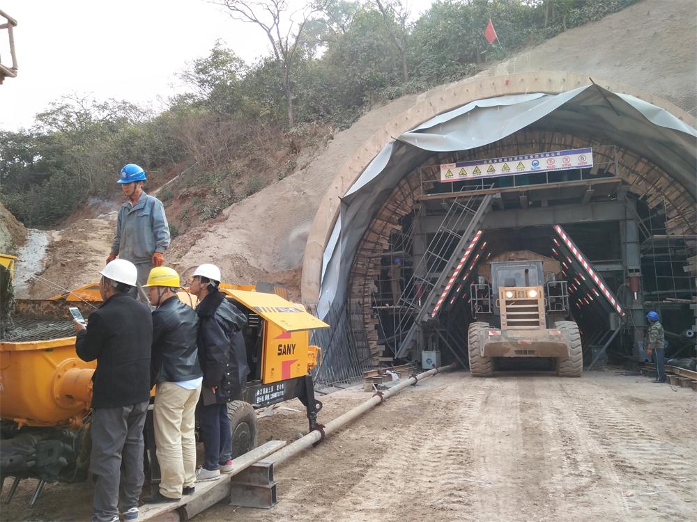 南昏隧道入口第一模二襯順利澆筑出口順利進洞