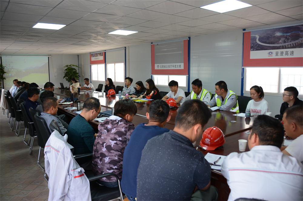 第六直管部楚雄建投發展中心項目組織 “世界500強企業員工素質形象”大討論