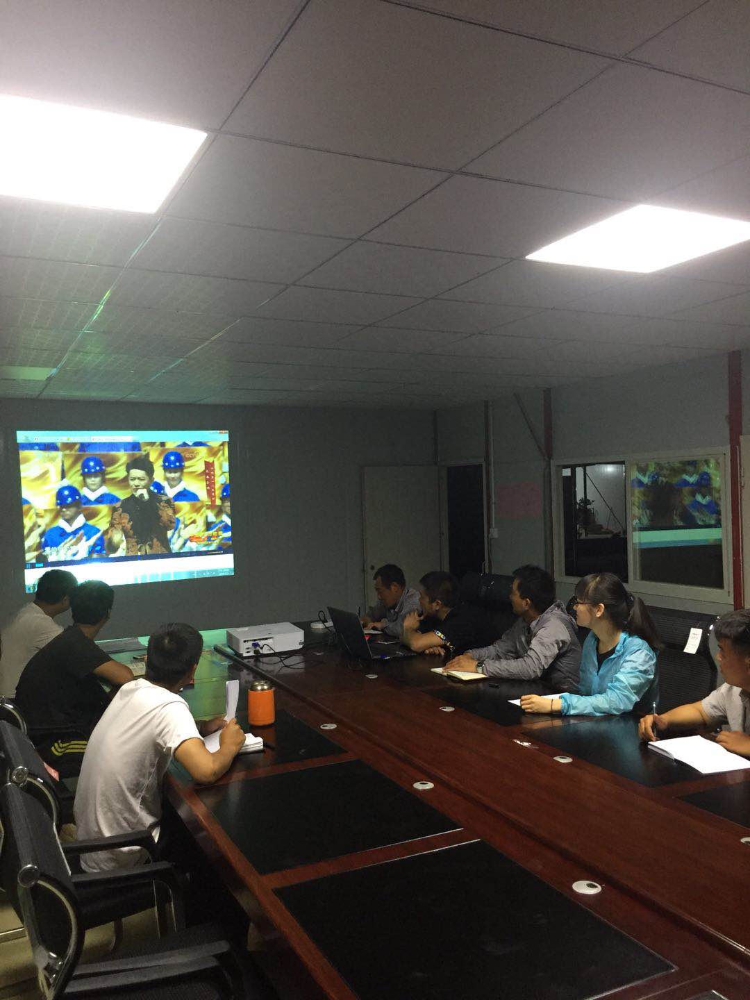 第三項目經理部組織收看“中國夢?勞動美”“五一”國際勞動節特別節目