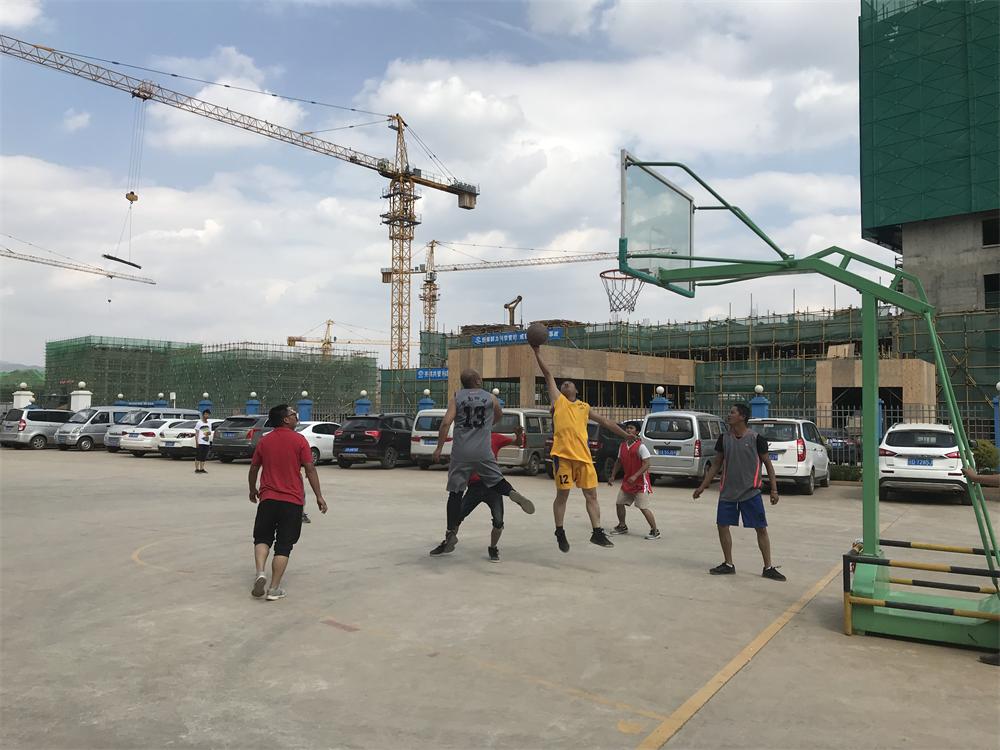 第一項目部空港經濟區大板橋項目組織“五四”籃球友誼賽