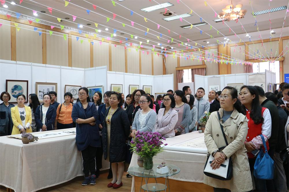 公司舉辦“家國夢?三建情”職工書畫攝影展