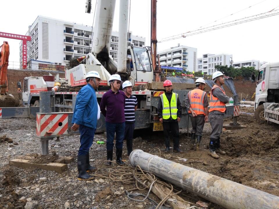 倪燦華到東川易地扶貧搬遷項目調研