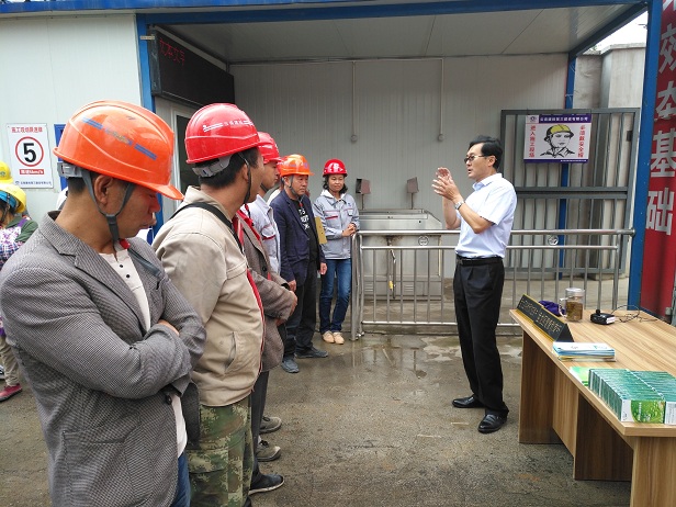 新草房項目開展“2018年健康巡講進盤龍”活動