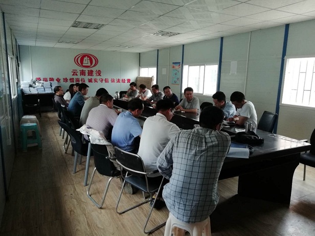 倪燦華到第八直管昭通棚戶區改造項目進行調研