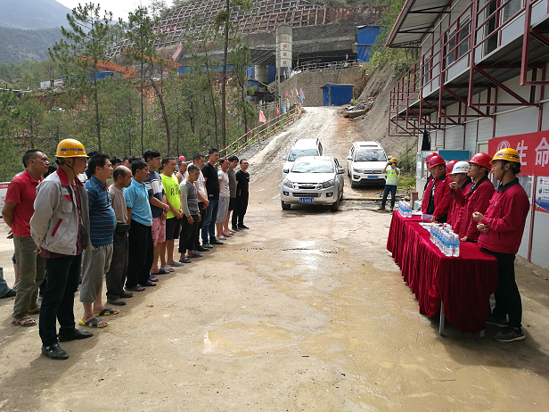 香麗高速土建施工十三項目部13-1工區開展安全月教育活動