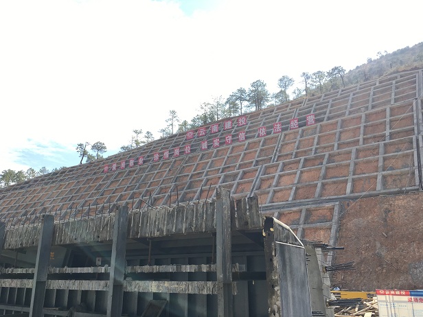 香麗高速十三項目部組織汛期專項安全生產檢查