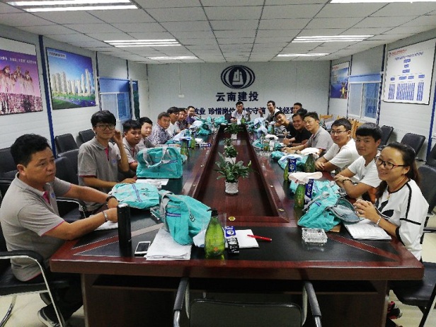 第二項目經理部開展送清涼活動