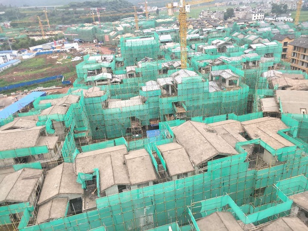 第四直管部澄江縣廣龍旅游小鎮項目主體結構順利封頂