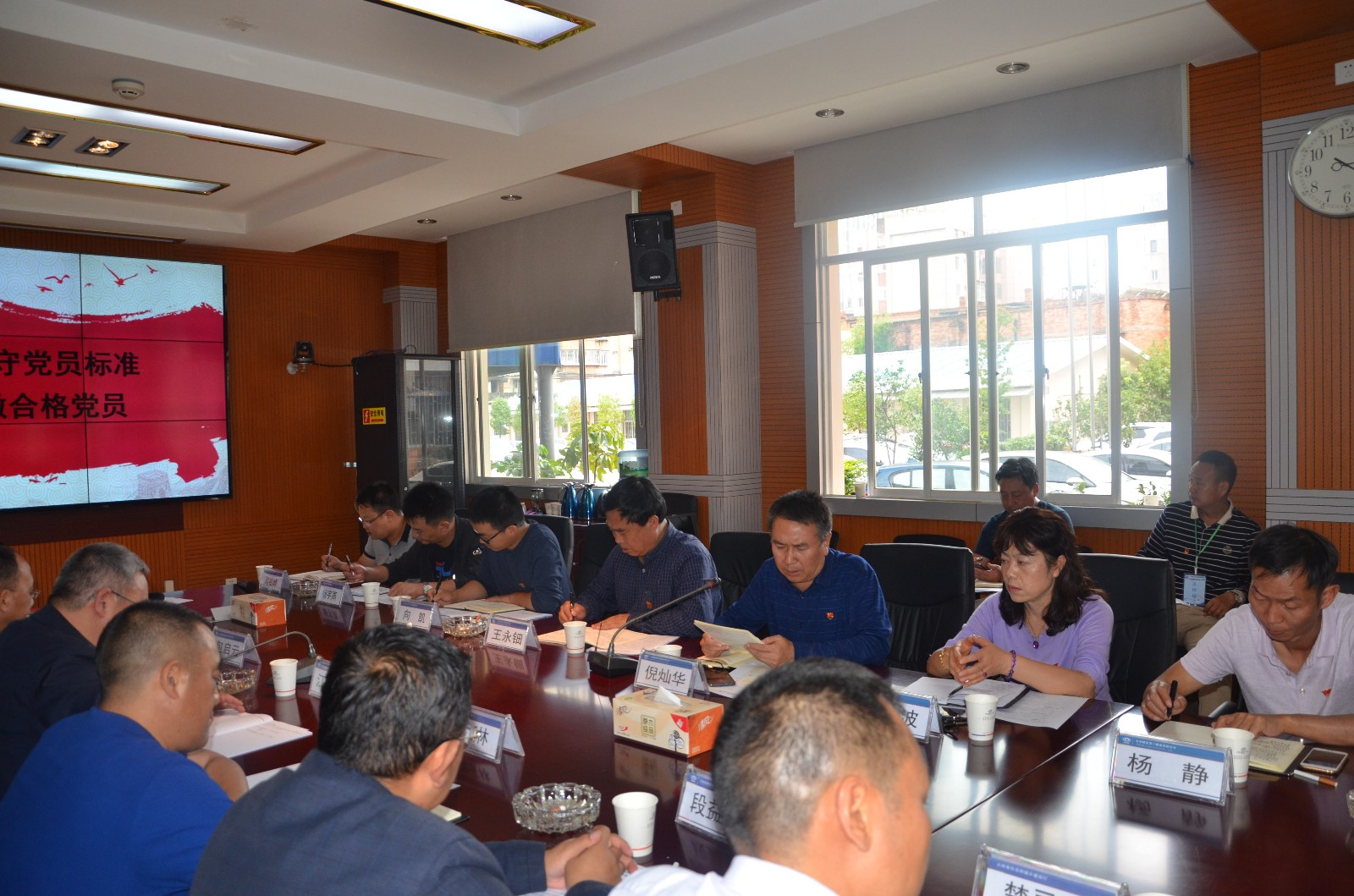 業務專黨旗紅 黨建促業務——四家黨支部在公司昆明大觀篆新農貿市場提升改造項目聯合舉行主題黨日活動