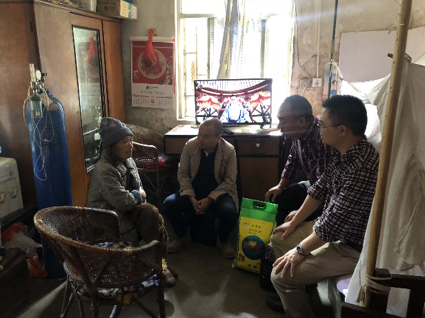 第一水電項目部中秋慰問退休困難職工