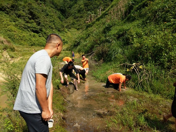 元綠項目與哈尼同胞抓稻魚慶中秋
