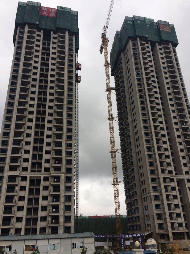 公司第一項目部空港項目主體結構封頂