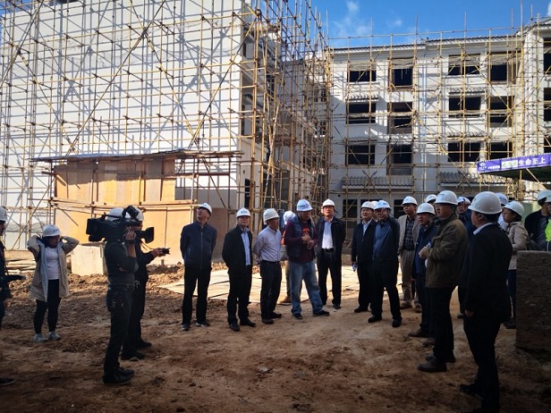 澄江縣縣委四套班子成員到公司第四直管部澄江縣廣龍旅游小鎮(zhèn)項(xiàng)目考察