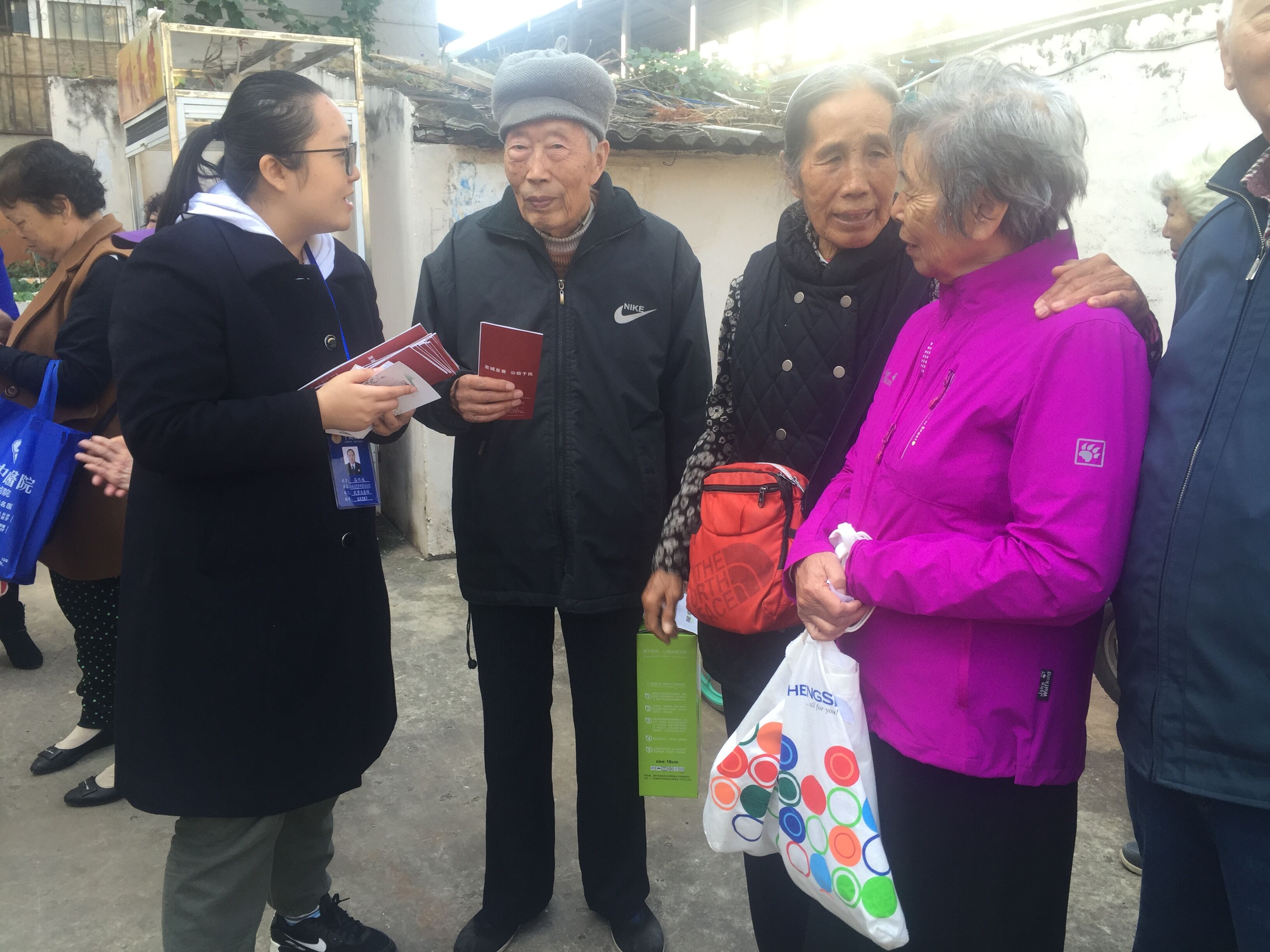 公司開(kāi)展“重陽(yáng)節(jié)”離退休職工麻將比賽及普法知識(shí)宣傳