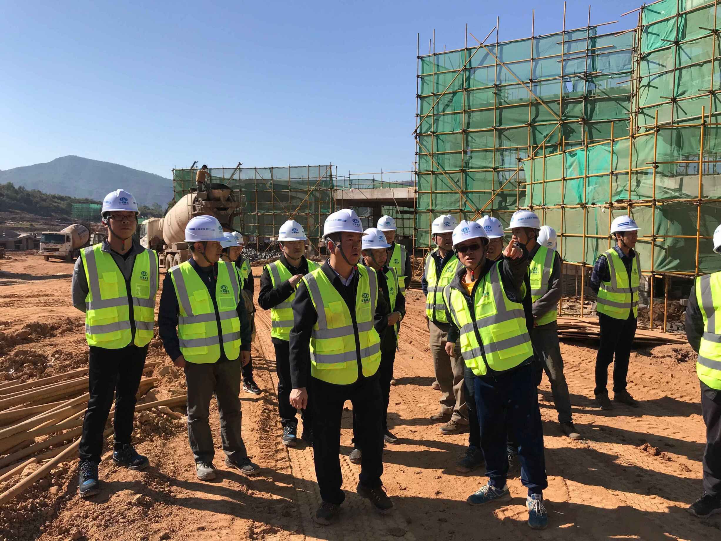 吳勇組織召開恐龍谷建設(shè)項(xiàng)目推進(jìn)會(huì)