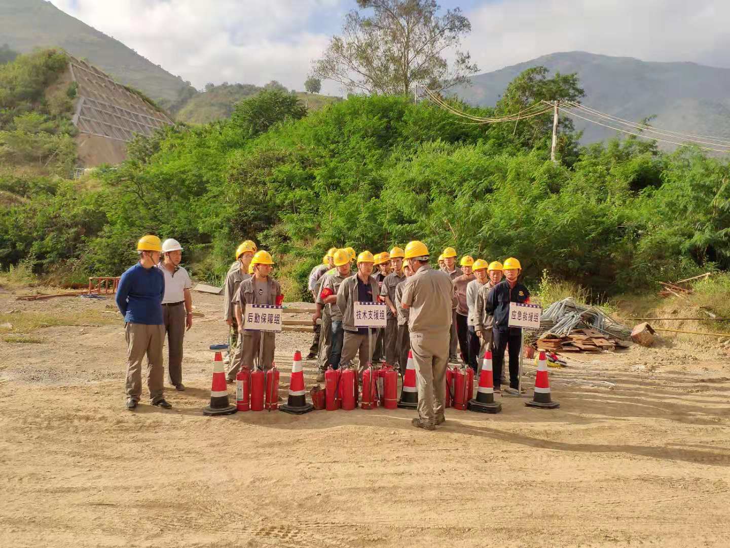 路橋市政直管部元蔓高速土建一分部組織消防應(yīng)急演練