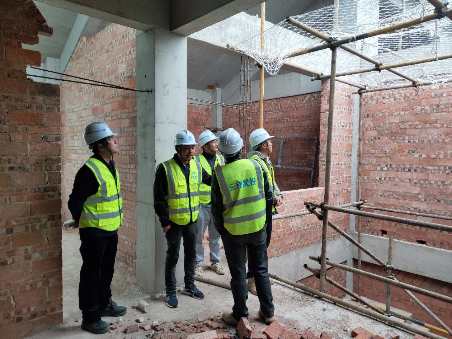 彭云到玉溪市紅塔區(qū)李棋街道大矣資社區(qū)民房搬遷安置項目  檢查指導(dǎo)工作