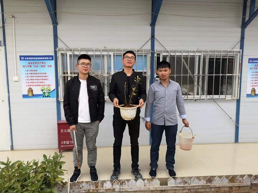 第二項目經(jīng)理部組織開展植樹活動