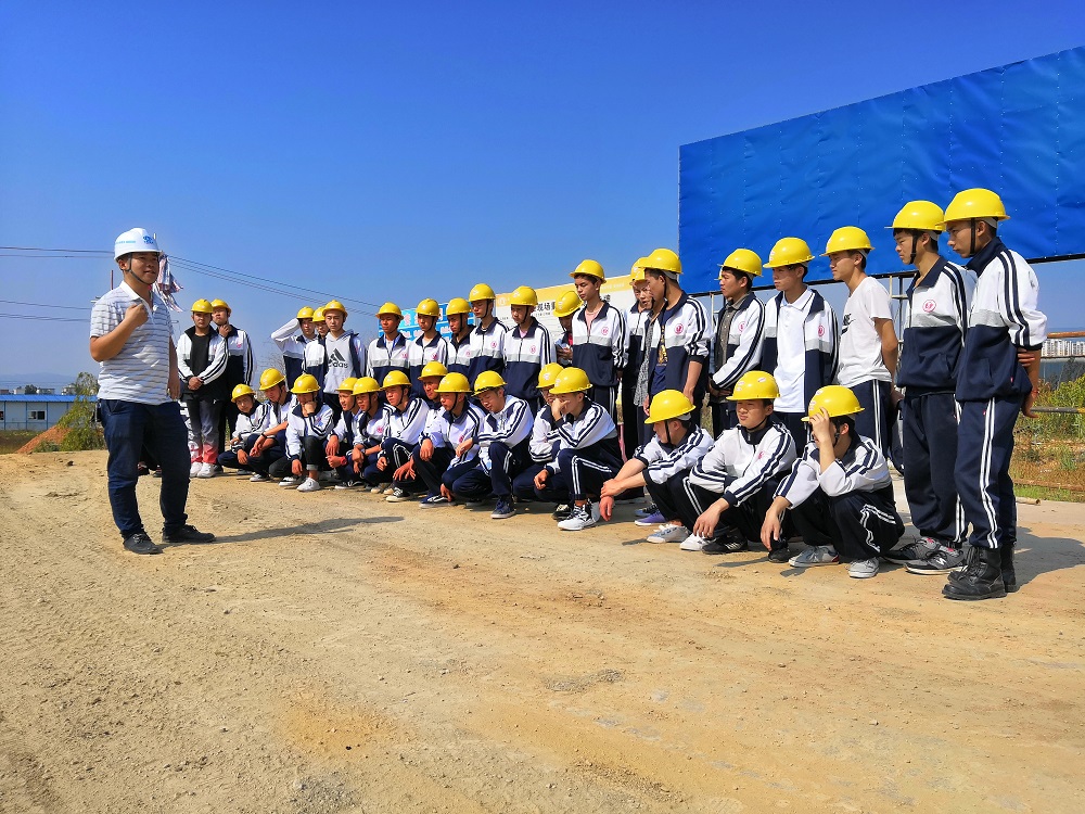 保山技師學(xué)院學(xué)生到第四直管部保山景區(qū)大道管廊項(xiàng)目參觀學(xué)習(xí)
