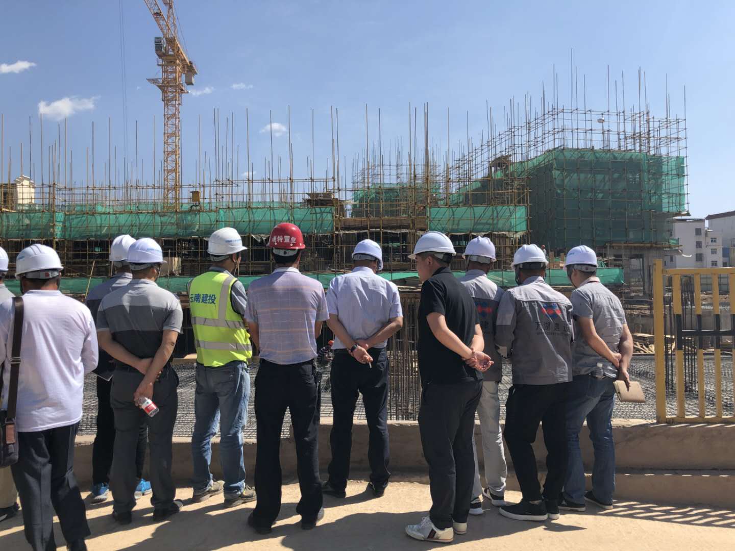 南華縣住建局等單位到公司南華錦繡城項(xiàng)目觀摩