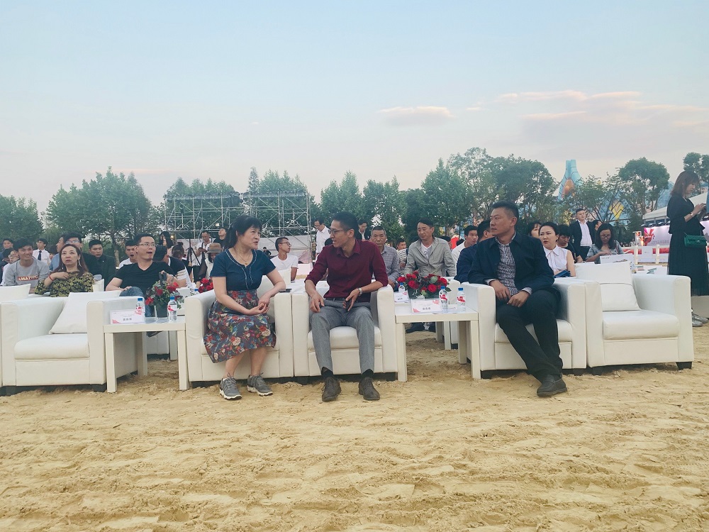 公司領(lǐng)導(dǎo)參加中駿集團(tuán)入滇品牌發(fā)布會(huì)