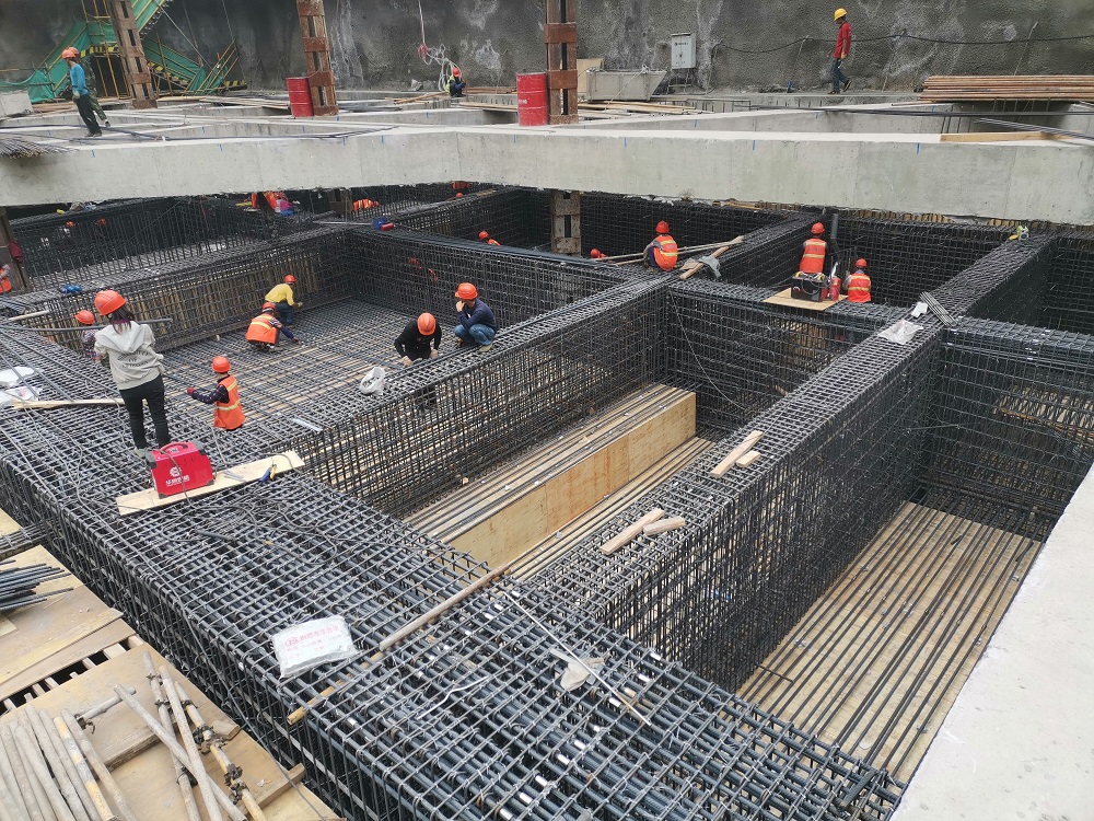 昆明醫(yī)科大學(xué)第一附屬醫(yī)院5號樓建設(shè)項(xiàng)目放療機(jī)房超厚底板澆筑順利完成