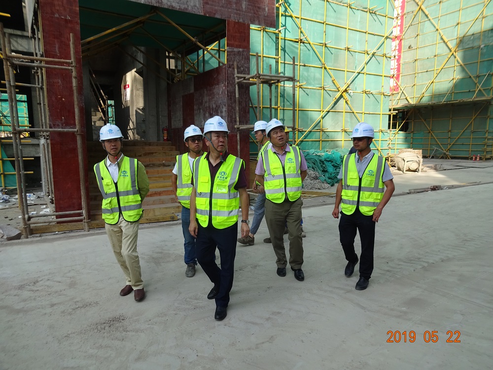 公司領(lǐng)導(dǎo)吳勇、王永鈿調(diào)研第四項目經(jīng)理部南華縣老城區(qū)棚戶區(qū)改造項目